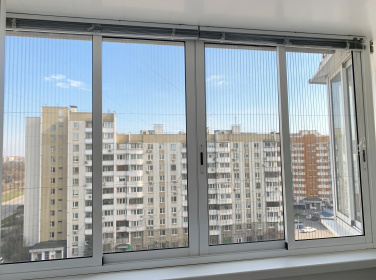 Плиссе на раздвижные алюминиевые окна балкон